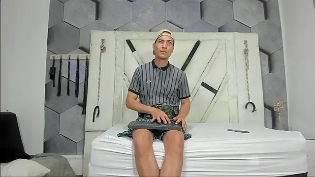 StevenHumps online show from September 13, 2025, 3:06 am