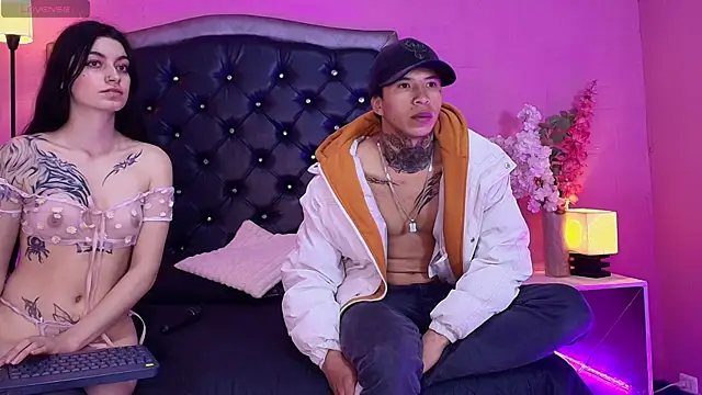 Snapshot of Mike_and_Sttar chatting on September 19, 2025, 1:12 pm Mike and Sttar online show from September 19, 2025, 1:12 pm