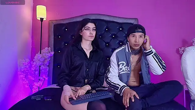 Snapshot of Mike_and_Sttar chatting on September 27, 2025, 1:05 pm Mike and Sttar online show from September 27, 2025, 1:05 pm