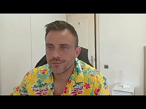 Captianamericablue online show from September 28, 2025, 10:31 am