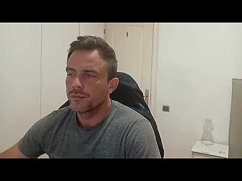 Captianamericablue online show from October 14, 2025, 9:04 pm