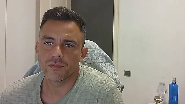 Captianamericablue online show from October 19, 2025, 4:07 pm