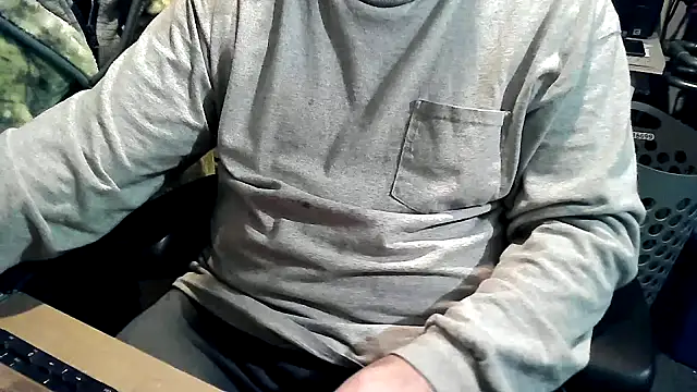 Snapshot of georgew62 chatting on October 12, 2025, 1:04 am georgew62 online show from October 12, 2025, 1:04 am