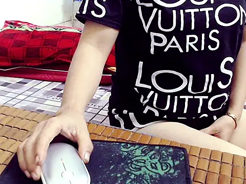 Snapshot of Ami_8x chatting on October 21, 2025, 10:43 pm Ami 8x online show from October 21, 2025, 10:43 pm