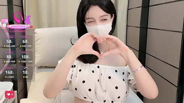 Snapshot of _Ling_Ling chatting on October 8, 2025, 1:31 pm  Ling Ling online show from October 8, 2025, 1:31 pm