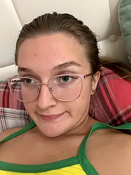 Snapshot of Bellatrisssaa chatting on September 18, 2025, 8:44 pm Bellatrisssaa online show from September 18, 2025, 8:44 pm