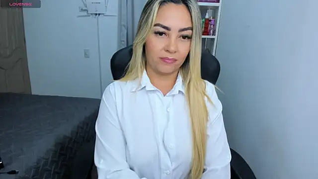 Snapshot of NicolPorto chatting on September 16, 2025, 11:55 am NicolPorto online show from September 16, 2025, 11:55 am