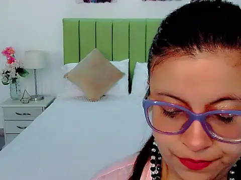 Snapshot of Amber_Rouge_ chatting on October 22, 2025, 12:27 pm Amber Rouge online show from October 22, 2025, 12:27 pm