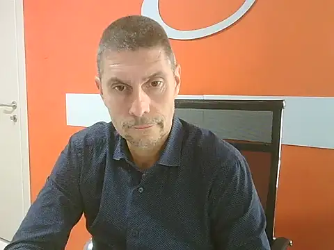 Snapshot of max79ve31 chatting on October 14, 2025, 11:44 am max79ve31 online show from October 14, 2025, 11:44 am