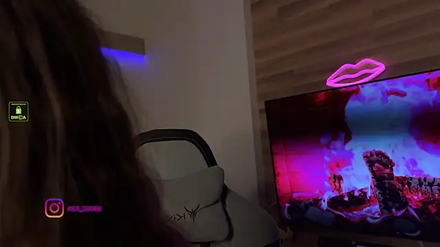 Snapshot of SofI-Play chatting on September 24, 2025, 6:44 pm SofI-Play online show from September 24, 2025, 6:44 pm