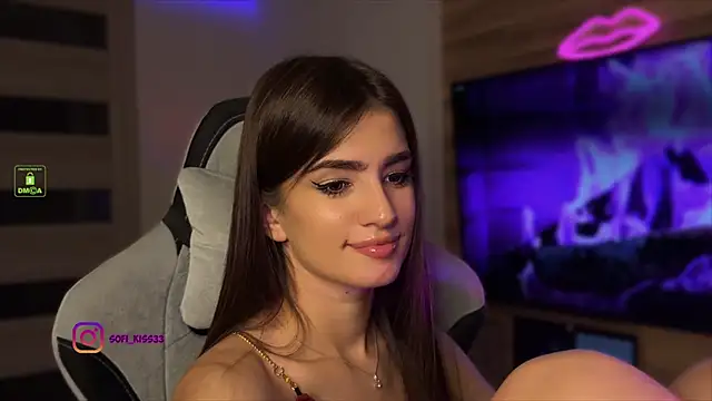 Snapshot of SofI-Play chatting on September 25, 2025, 6:44 pm SofI-Play online show from September 25, 2025, 6:44 pm