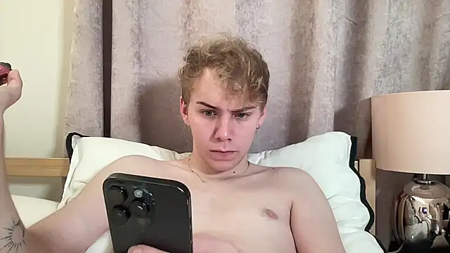 Snapshot of scottishtwink01 chatting on September 19, 2025, 2:35 am scottishtwink01 online show from September 19, 2025, 2:35 am
