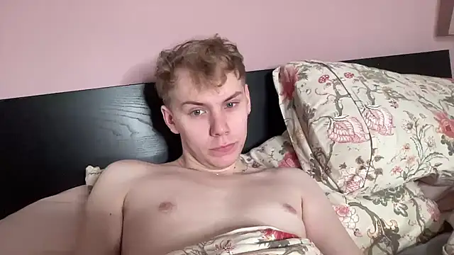 Snapshot of scottishtwink01 chatting on October 22, 2025, 1:22 pm scottishtwink01 online show from October 22, 2025, 1:22 pm