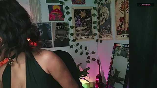 Snapshot of Raven_luv chatting on September 17, 2025, 10:00 pm Raven luv online show from September 17, 2025, 10:00 pm