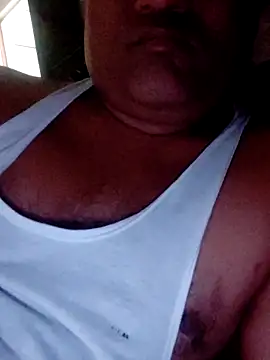 Snapshot of Famit025 chatting on October 8, 2025, 9:07 am Famit025 online show from October 8, 2025, 9:07 am