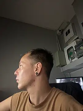 Snapshot of dimitryivanovv chatting on October 6, 2025, 8:34 am dimitryivanovv online show from October 6, 2025, 8:34 am