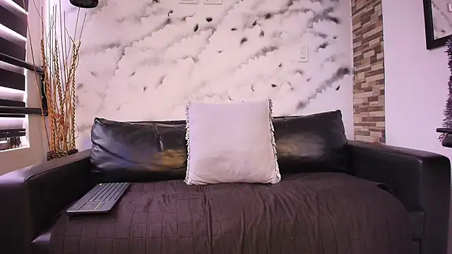 Snapshot of Axel_Moon_S chatting on November 3, 2025, 3:46 pm Axel Moon S online show from November 3, 2025, 3:46 pm