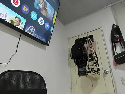 Snapshot of La-morena-hot chatting on September 29, 2025, 2:16 am La-morena-hot online show from September 29, 2025, 2:16 am
