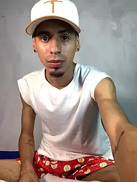 Snapshot of Alexx_1214 chatting on September 14, 2025, 2:00 am Alexx 1214 online show from September 14, 2025, 2:00 am