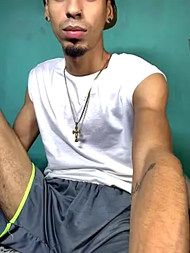 Snapshot of Alexx_1214 chatting on September 21, 2025, 4:14 am Alexx 1214 online show from September 21, 2025, 4:14 am