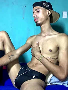 Snapshot of Alexx_1214 chatting on October 8, 2025, 5:05 am Alexx 1214 online show from October 8, 2025, 5:05 am