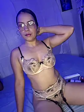 Snapshot of Chloe_y_Dante chatting on October 9, 2025, 4:10 am Chloe y Dante online show from October 9, 2025, 4:10 am
