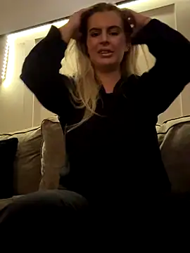 Luce-xxx1 online show from October 24, 2025, 4:42 am