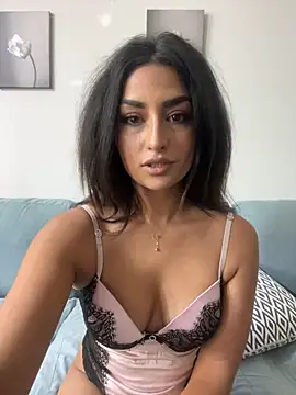 Snapshot of Mia_spicyy chatting on October 12, 2025, 8:35 am Mia spicyy online show from October 12, 2025, 8:35 am