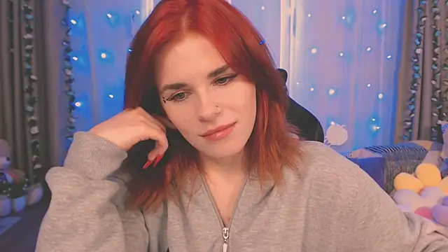 Snapshot of AlissaKiss1 chatting on November 5, 2025, 6:24 am AlissaKiss1 online show from November 5, 2025, 6:24 am