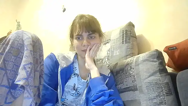 Snapshot of Loriven chatting on October 7, 2025, 7:22 pm Loriven online show from October 7, 2025, 7:22 pm