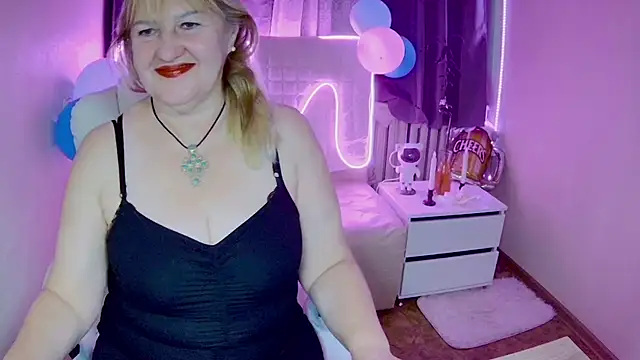 Snapshot of EmmaEllison chatting on October 5, 2025, 12:03 pm EmmaEllison online show from October 5, 2025, 12:03 pm