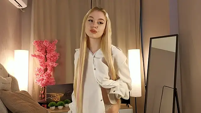 Snapshot of Flirty_lee chatting on October 13, 2025, 2:06 pm Flirty lee online show from October 13, 2025, 2:06 pm