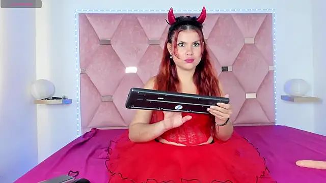 Snapshot of La_Diabla8 chatting on October 14, 2025, 12:28 pm La Diabla8 online show from October 14, 2025, 12:28 pm