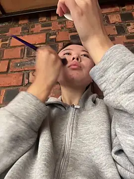 Snapshot of LAURA_LLL chatting on September 20, 2025, 5:41 am LAURA LLL online show from September 20, 2025, 5:41 am