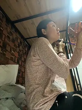 Snapshot of LAURA_LLL chatting on November 1, 2025, 12:51 pm LAURA LLL online show from November 1, 2025, 12:51 pm