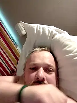 Snapshot of Yannor36 chatting on September 26, 2025, 1:37 pm Yannor36 online show from September 26, 2025, 1:37 pm