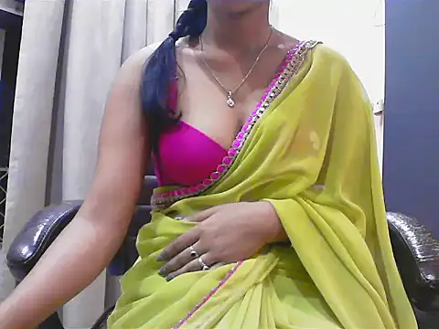 Snapshot of short_girl_ chatting on October 8, 2025, 4:37 pm short girl  online show from October 8, 2025, 4:37 pm