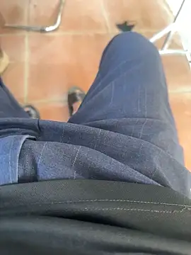 Snapshot of CZpublic chatting on October 8, 2025, 3:04 am CZpublic online show from October 8, 2025, 3:04 am