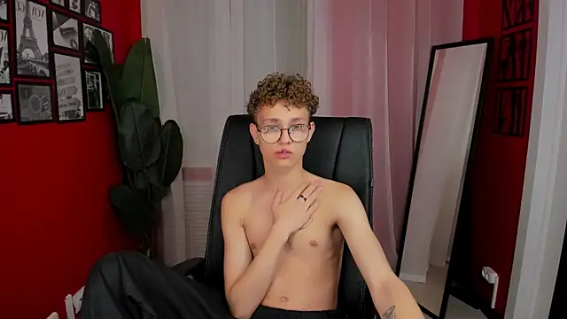 Snapshot of NathanCurl chatting on October 15, 2025, 11:21 am NathanCurl online show from October 15, 2025, 11:21 am