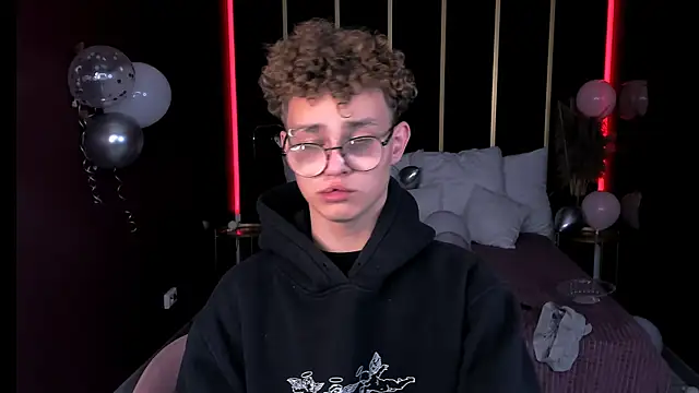 Snapshot of NathanCurl chatting on October 21, 2025, 7:36 pm NathanCurl online show from October 21, 2025, 7:36 pm