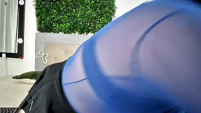 Snapshot of Luna_sweet55 chatting on September 24, 2025, 1:36 pm Luna sweet55 online show from September 24, 2025, 1:36 pm