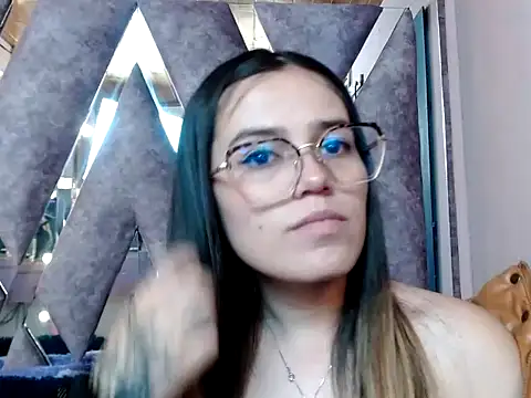 Snapshot of CRISTALHERRANZ chatting on October 1, 2025, 9:21 pm CRISTALHERRANZ online show from October 1, 2025, 9:21 pm