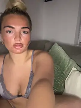 Snapshot of BelleXx chatting on September 23, 2025, 4:26 am BelleXx online show from September 23, 2025, 4:26 am