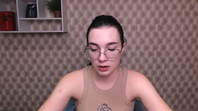 Snapshot of MiraBabe_ chatting on September 23, 2025, 9:56 am MiraBabe  online show from September 23, 2025, 9:56 am