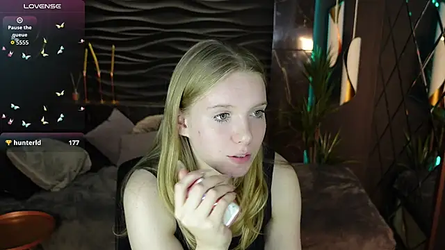 Snapshot of Layla_Glam chatting on September 19, 2025, 8:05 am Layla Glam online show from September 19, 2025, 8:05 am