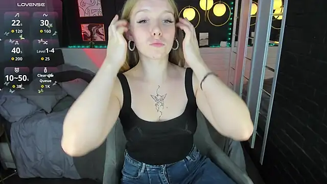 Snapshot of Layla_Glam chatting on October 1, 2025, 1:39 pm Layla Glam online show from October 1, 2025, 1:39 pm