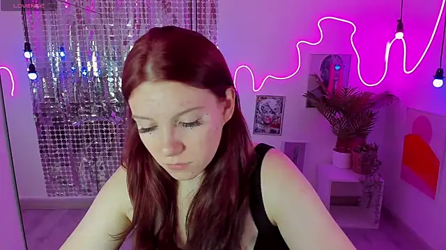 Snapshot of Layla_Glam chatting on October 17, 2025, 1:25 pm Layla Glam online show from October 17, 2025, 1:25 pm