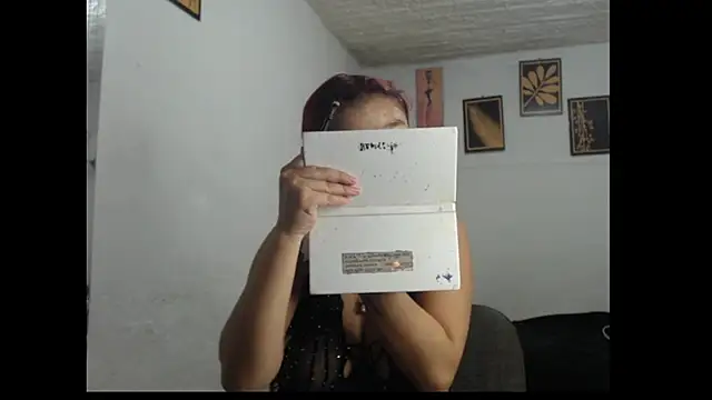 Snapshot of Emily_babybo chatting on October 27, 2025, 9:30 pm Emily babybo online show from October 27, 2025, 9:30 pm