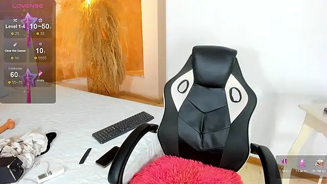 Snapshot of ZOE_ROSE4 chatting on October 7, 2025, 7:33 pm ZOE ROSE4 online show from October 7, 2025, 7:33 pm