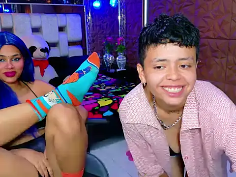 Snapshot of Twindesires chatting on September 30, 2025, 10:37 pm Twindesires online show from September 30, 2025, 10:37 pm